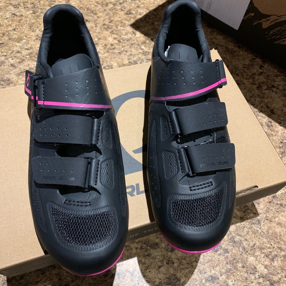 Pearl izumi cycling shoes. New with the box.